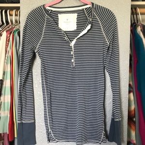 Women’s American Eagle long sleeve Henley shirt